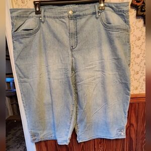 Gloria Vanderbilt All Around Slimming Effect Skimmer Capris